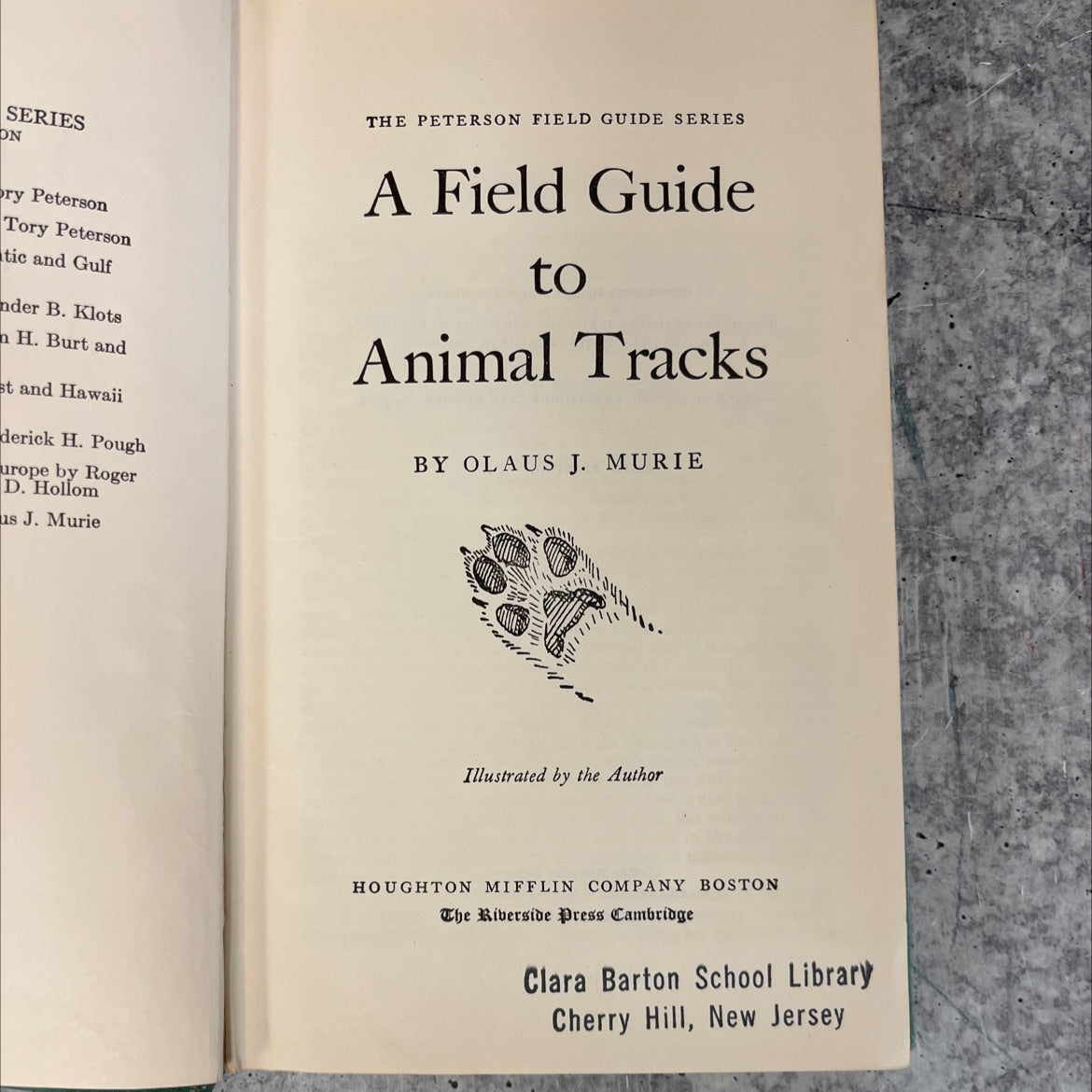 a field guide to animal tracks book, by olalus j. murie, 1954 Hardcover, Vintage image 2