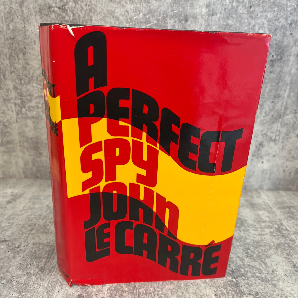 a perfect spy book, by john le carré, 1986 Hardcover, Vintage image 1