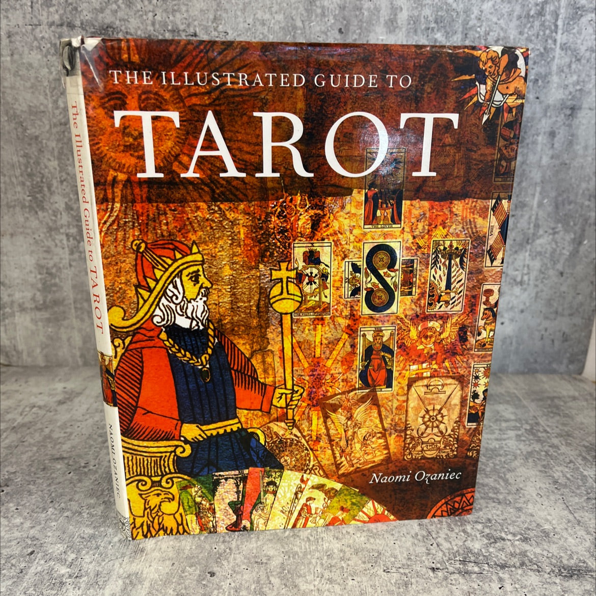 alet of cup viii the illustrated guide to tarot book, by naomi ozaniec, 1999 Hardcover image 1