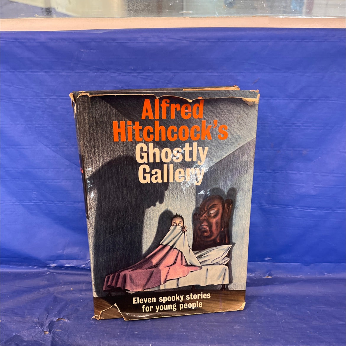 alfred hitchcock's ghostly gallery book, by Alfred Hitchcock, 1962 Hardcover image 1