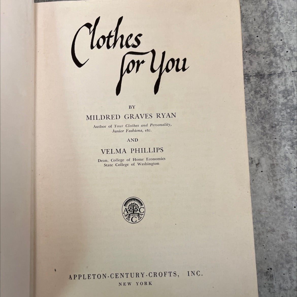 clothes & you book, by mildred graves ryan, velma phillips, 1947 Hardcover, Vintage image 2