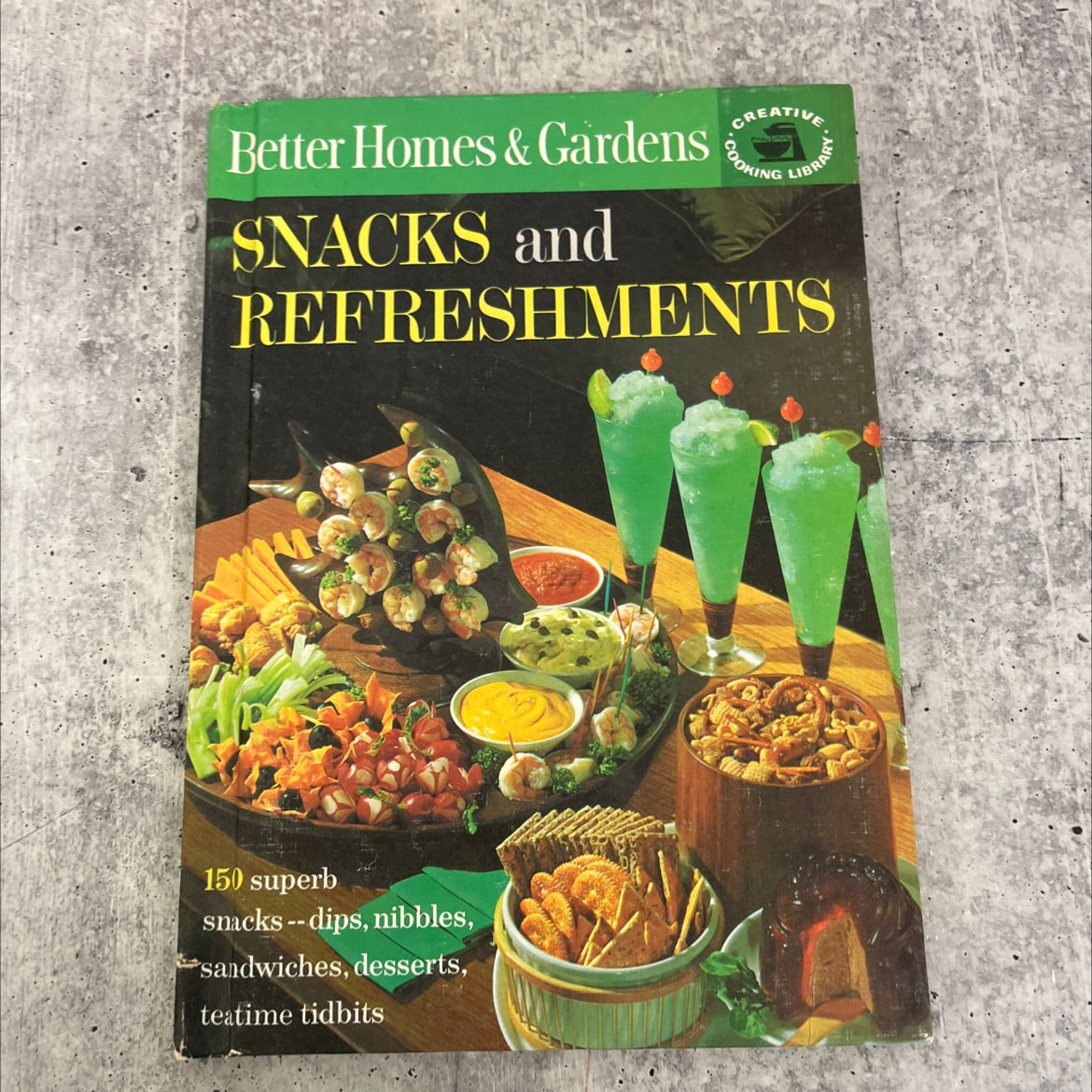 creative cooking library snacks and refreshments book, by editors of better homes and gardens, 1963 Hardcover image 1