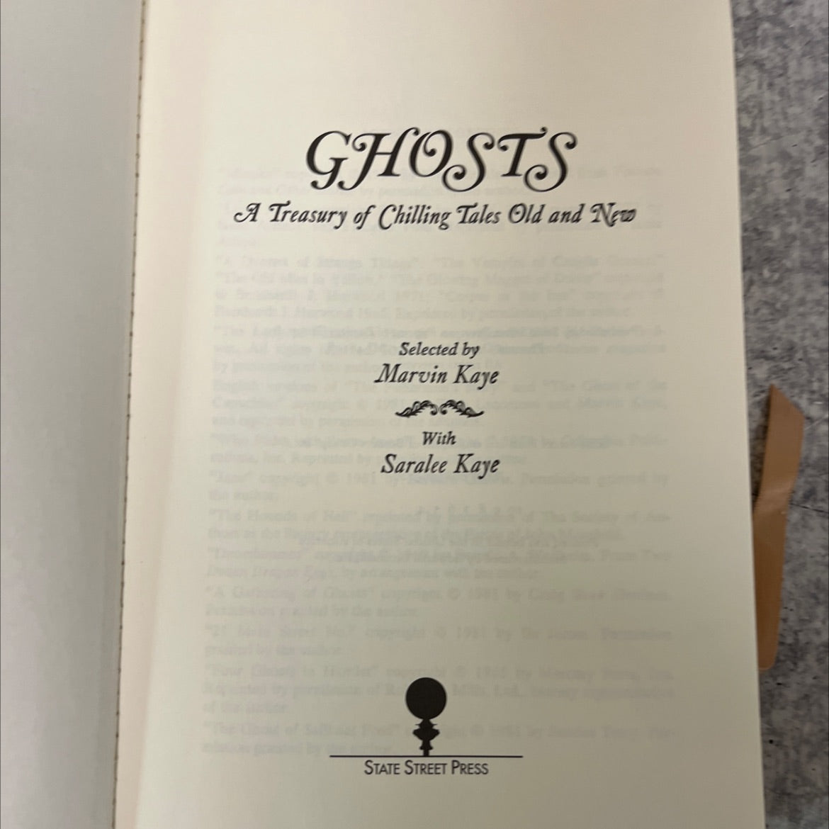 ghosts a treasury of chilling tales old and new book, by marvin kaye with saralee kaye, 1998 Leather image 2