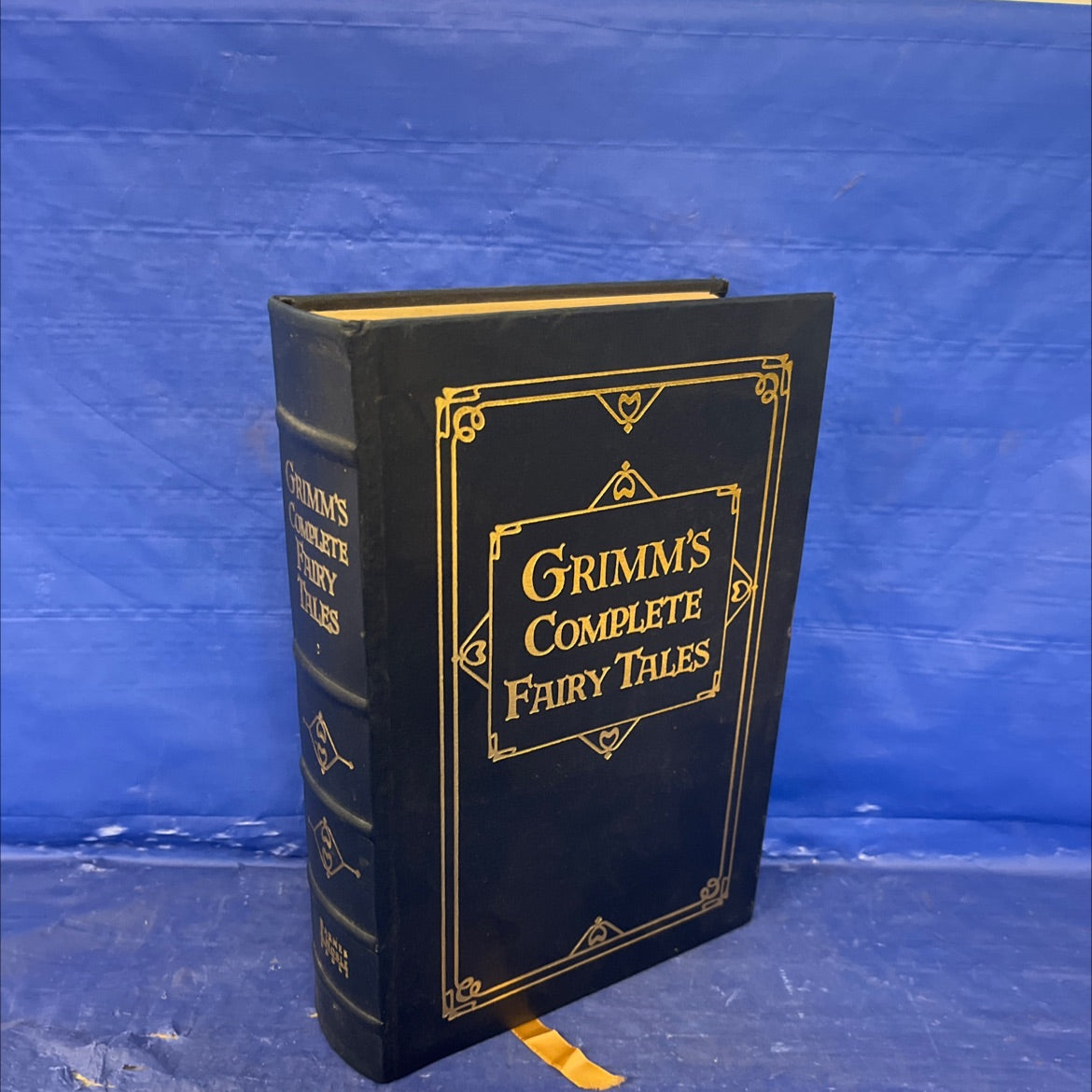 grimm's complete fairy tales book, by Jakob and Wilhelm Grimm, 1993 Leather image 1