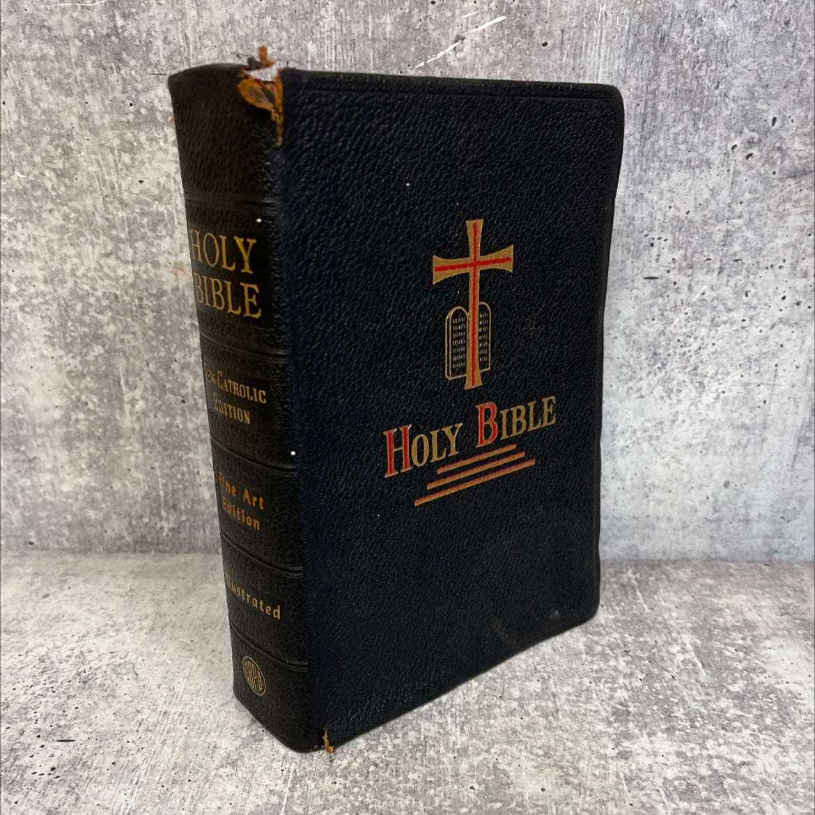 holy bible book, by unknown, 1957 Leather, Vintage image 1