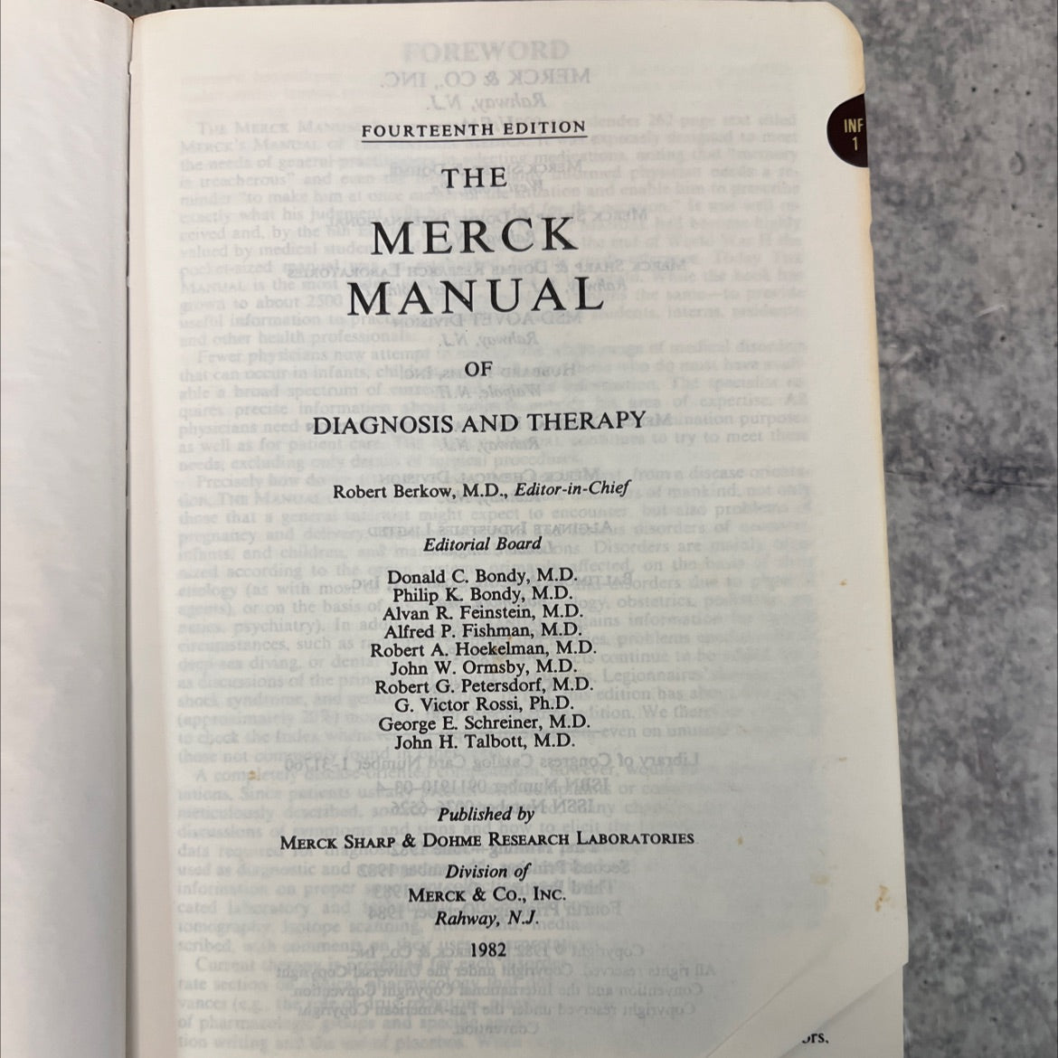 merck manual of diagnosis and therapy book, by Robert Berkow, M.D., 1984 Leather image 2