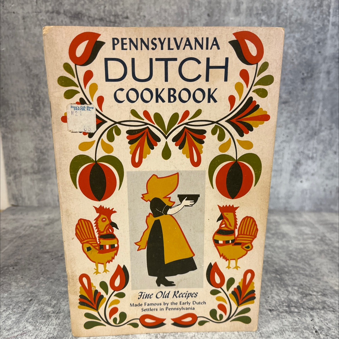 pennsylvania dutch cookbook of fine old recipes book, by claire s. davidow, 1972 Paperback image 1