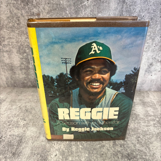 reggie book, by Reggie Jackson, 1975 Hardcover, First Edition, Vintage image 1