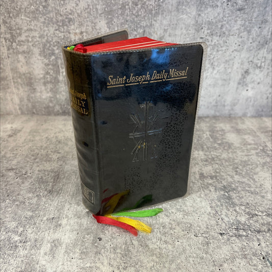 saint joseph daily missal book, by rev. hugo h. hoever, s.o.cist., ph.d., 1959 Leather, Vintage image 1