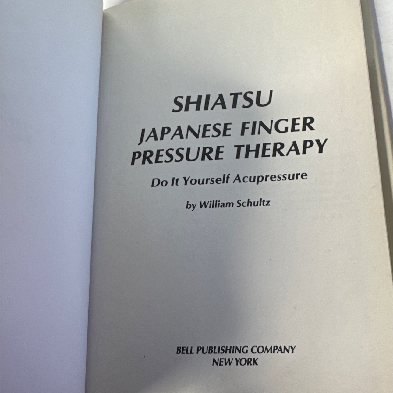 shiatsu japanese finger pressure therapy do it yourself acupressure book, by William Schultz, 1976 Hardcover, First image 2