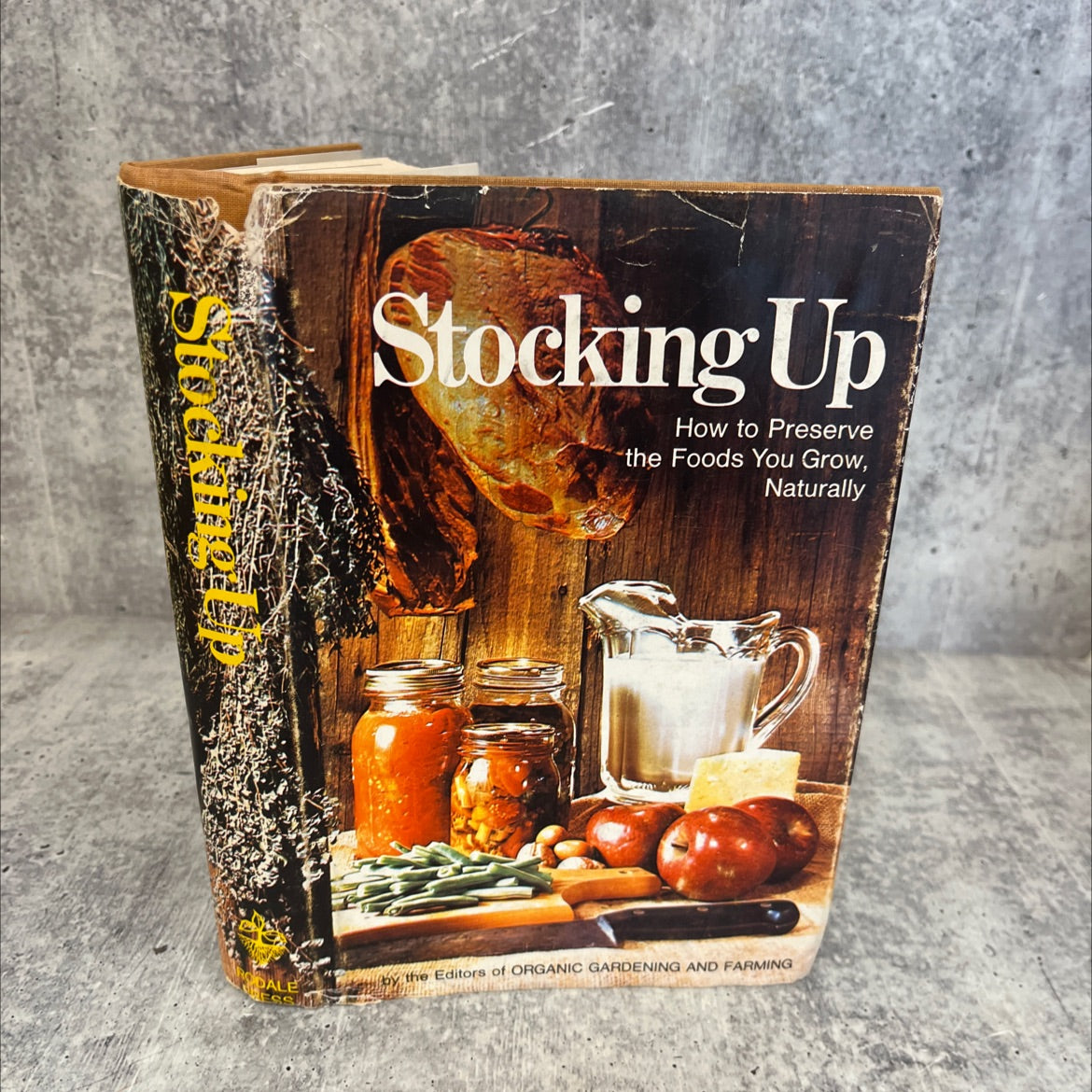 stocking up how to preserve the foods you grow naturally book, by staff of organic gardening and farming, 1973 image 1