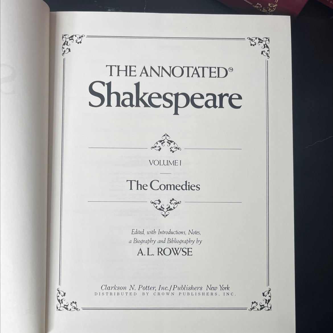 The Annotated Shakespeare  - the annotated shakespeare volume i the comedies book, by william shakespeare, 1978 image 2