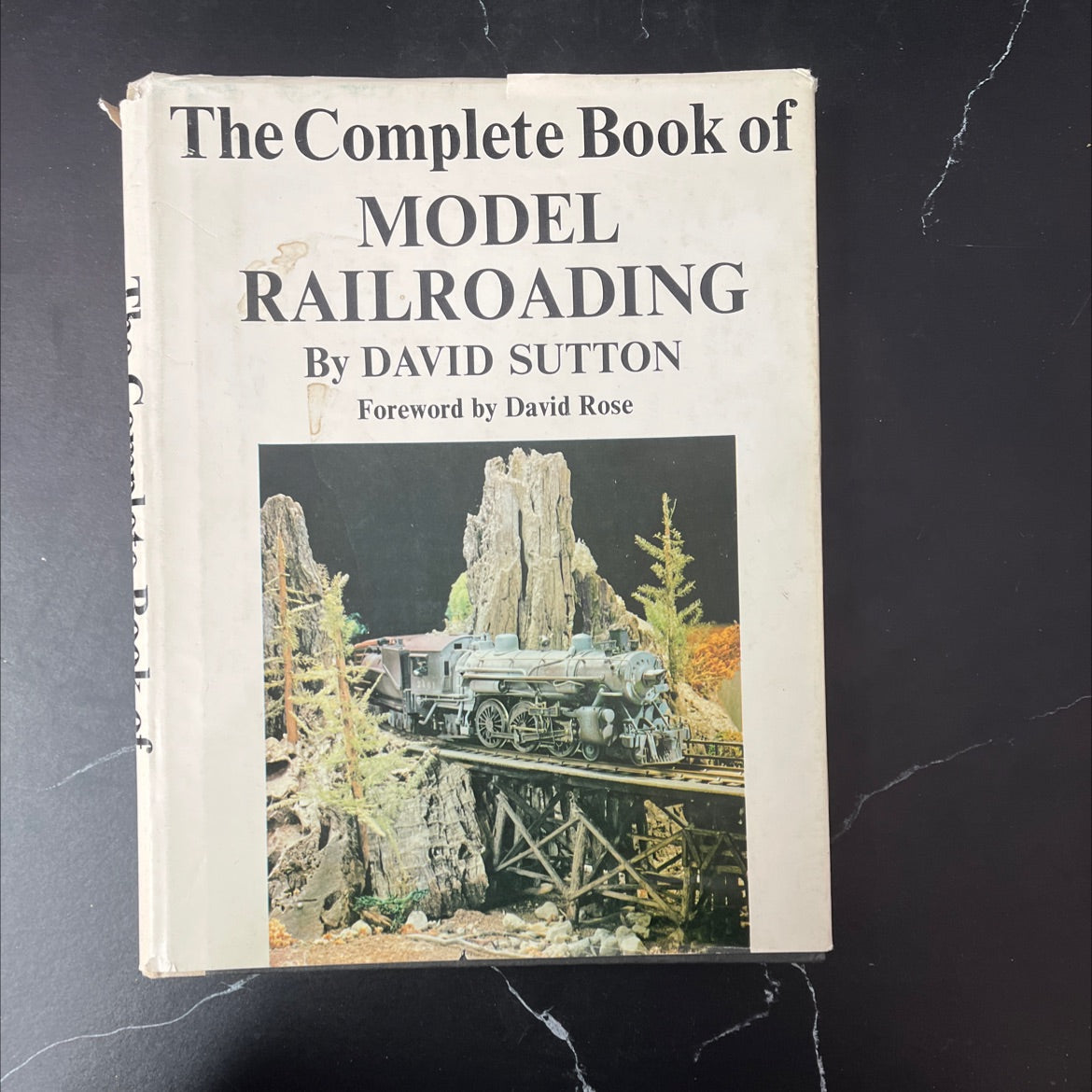 the complete book of model railroading book, by david sutton, 1964 Hardcover, Vintage image 1