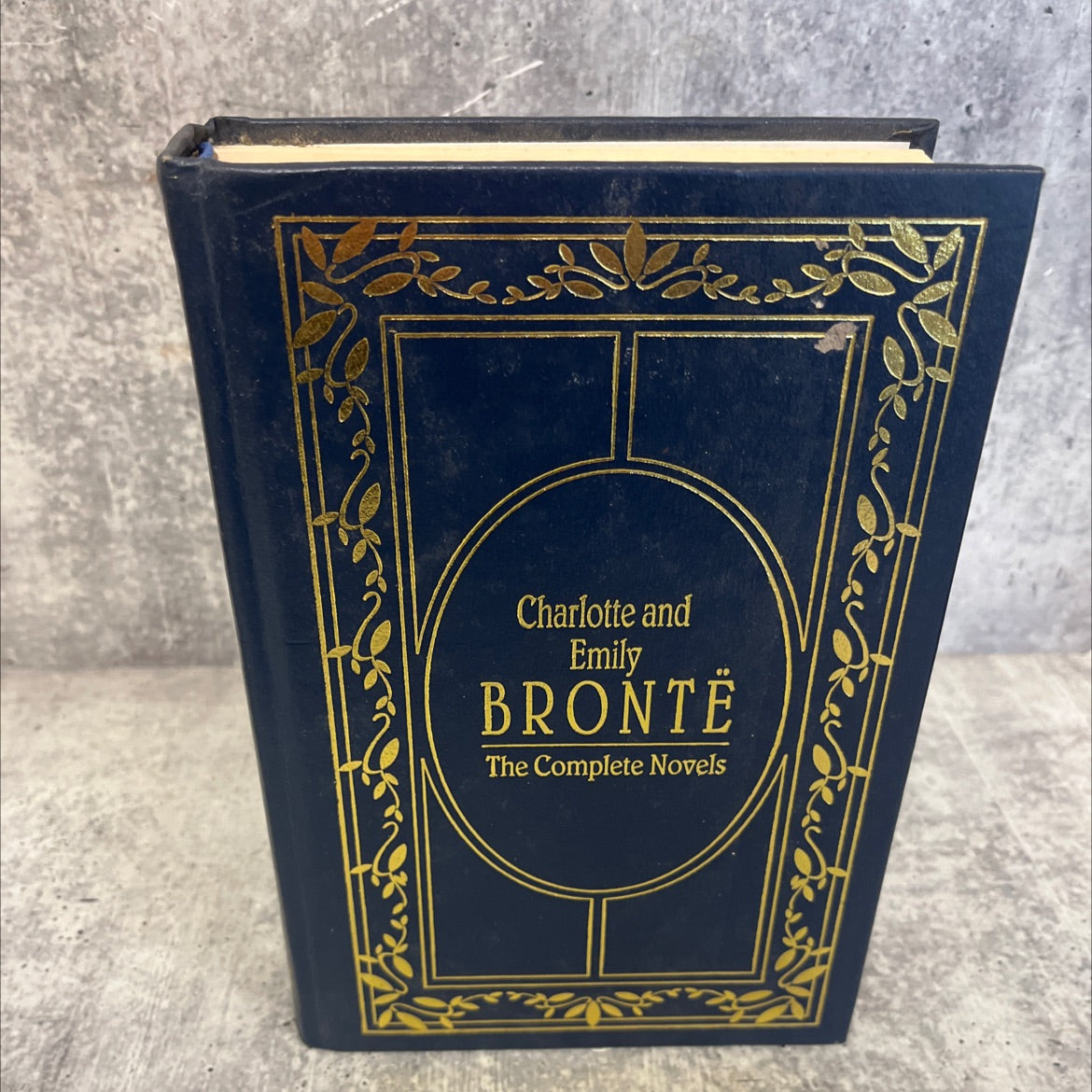 the complete novels of charlotte and emily brontë book, by charlotte brontë, emily brontë, 1975 Leather image 1