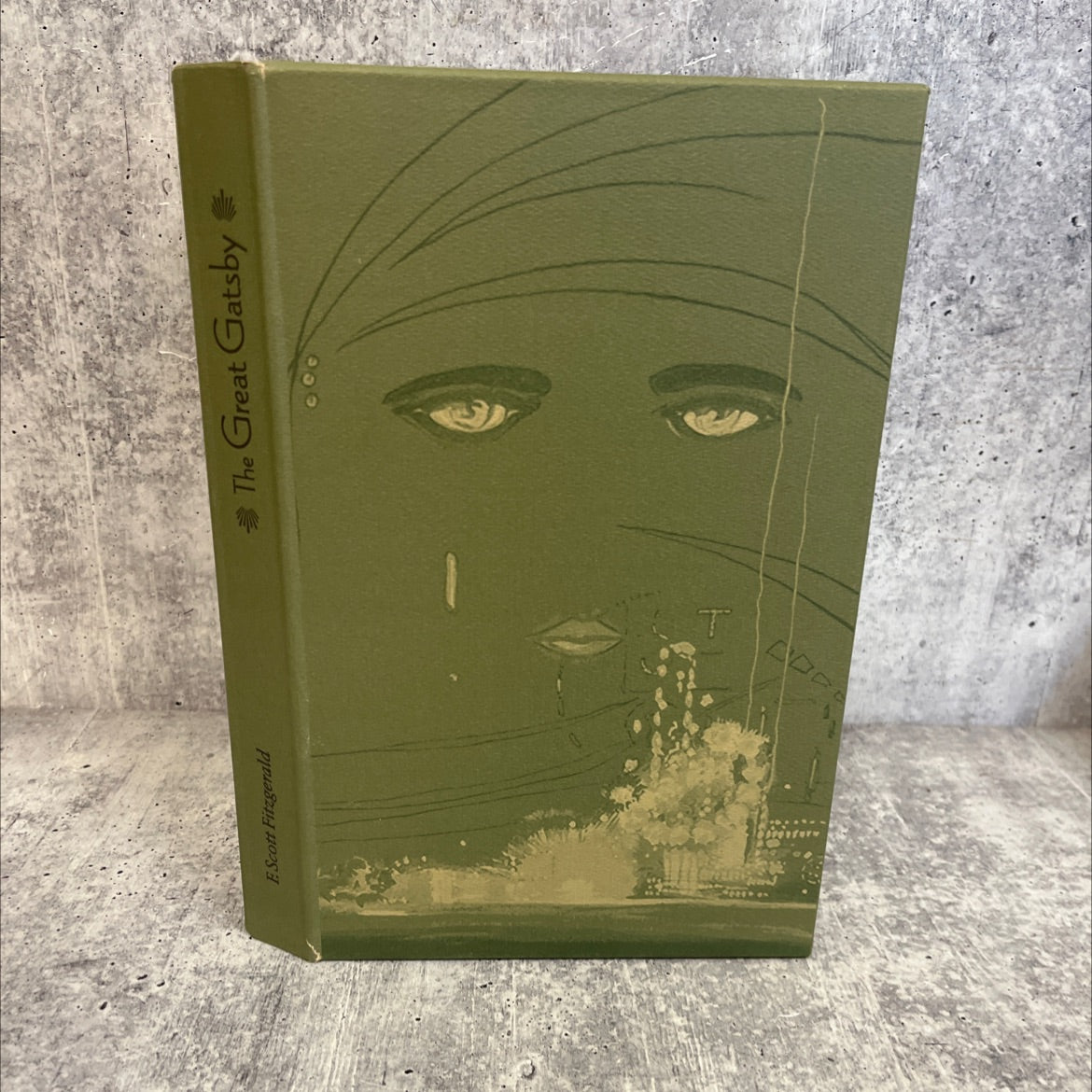 the great gatsby book, by f. scott fitzgerald, 2004 Hardcover, Rare, Folio image 1