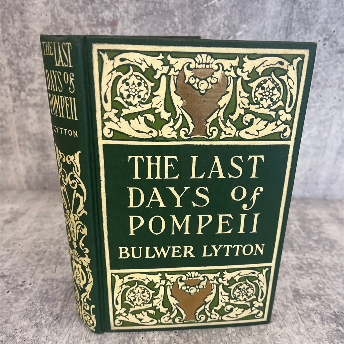 the last days of pompeii book, by edward bulwer lyttton, 1850 Hardcover, Vintage image 1