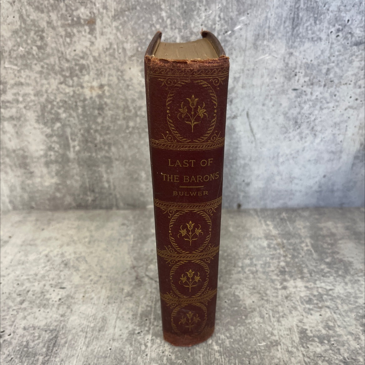 the last of the barons book, by sir edward bulwer-lytton, 1970 Hardcover image 1