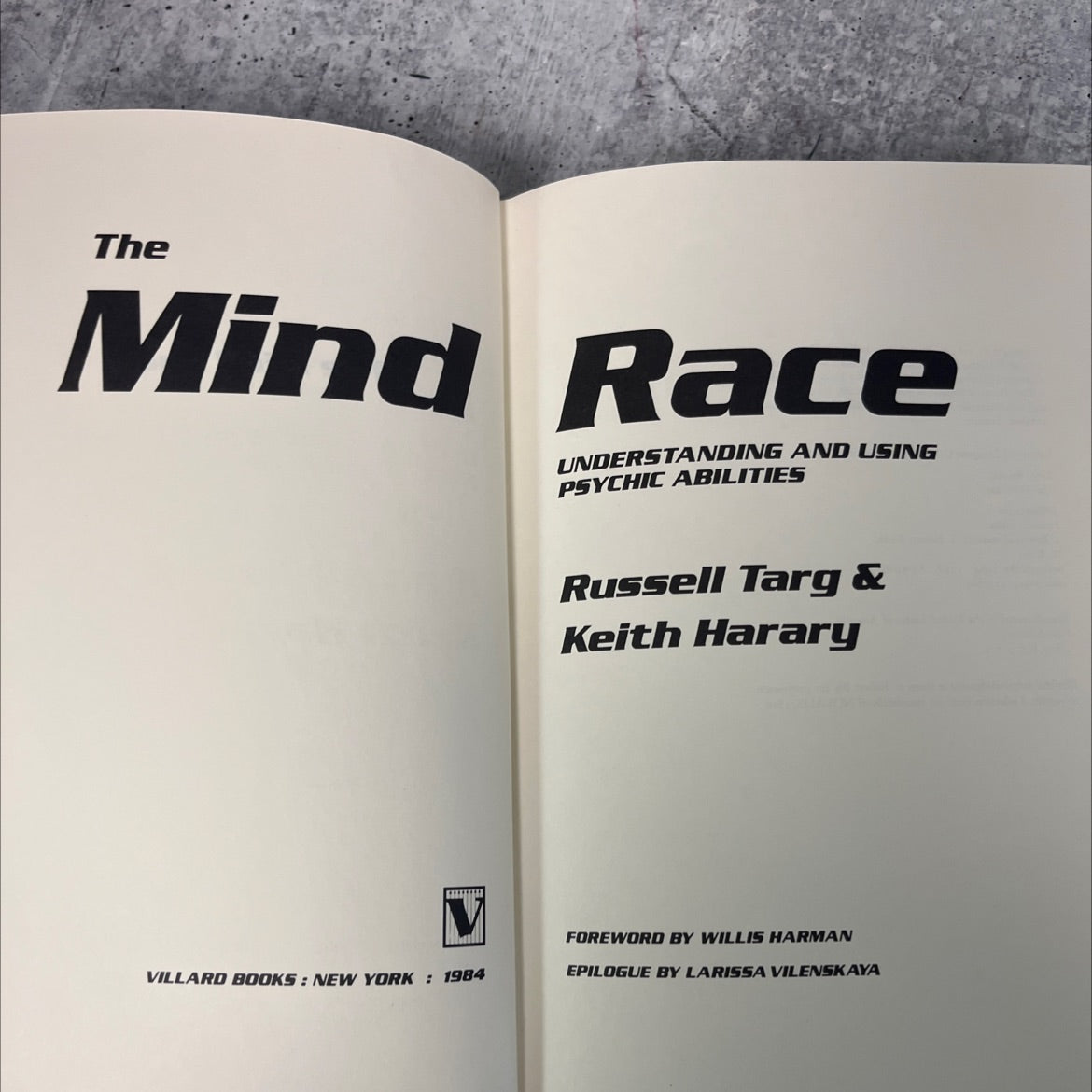 the mind race understanding and using psychic abilities book, by Russell Targ & Keith Harary, 1984 Hardcover, First image 2