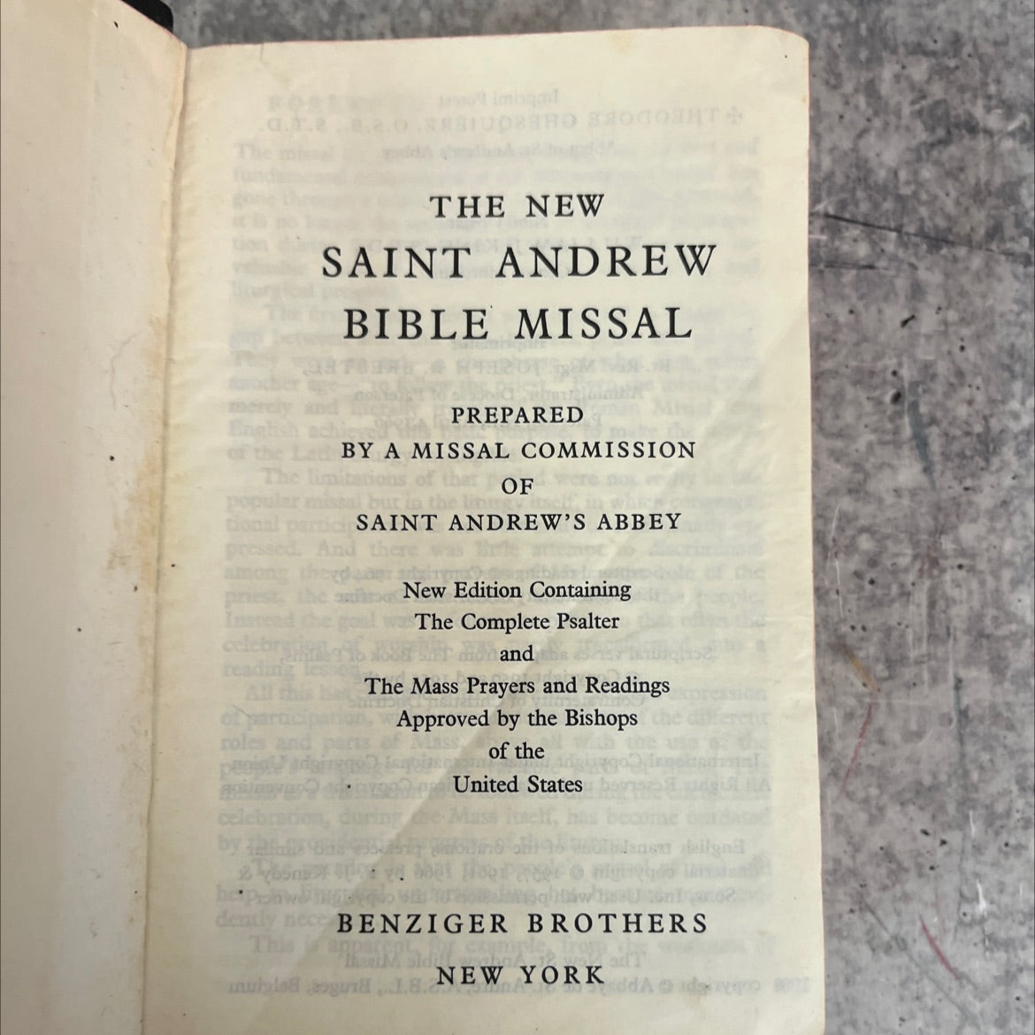 the new saint andrew bible missal book, by missal commission, 1966 Leather image 2