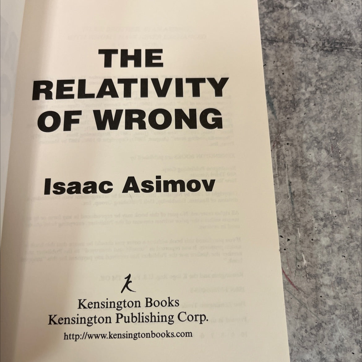 the relativity of wrong book, by isaac asimov, 1988 Paperback image 2