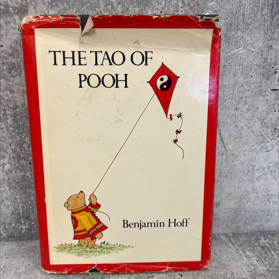 the tao of pooh book, by benjamin hoff, 1982 Hardcover, Vintage image 1