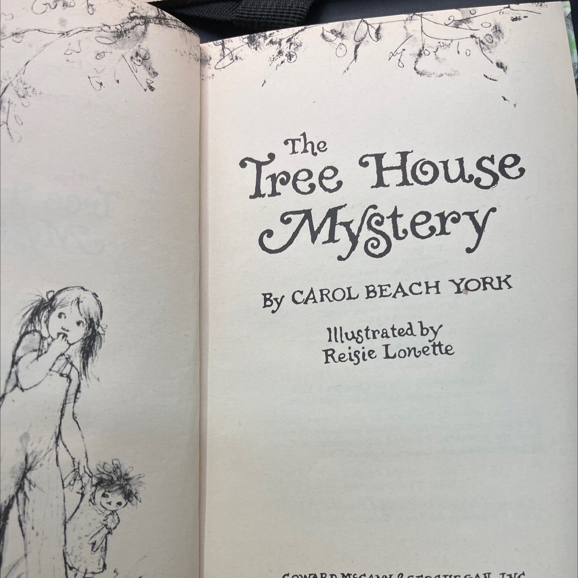 the tree house mystery book, by carol beach york, 1973 Hardcover image 2