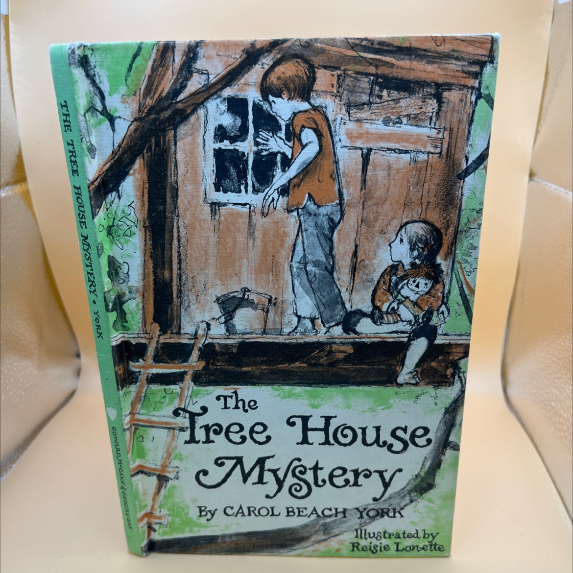 the tree house mystery book, by carol beach york, 1973 Hardcover image 1