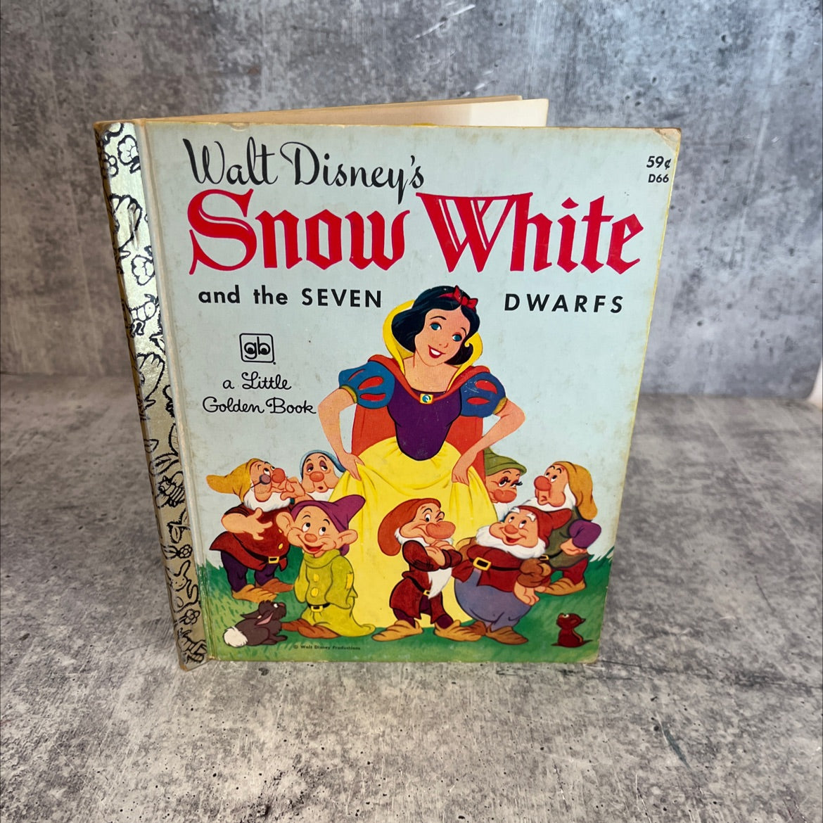 walt disney's snow white and the seven dwarfs book, by ken o'brien and al dempster, 1977 Hardcover, Vintage image 1